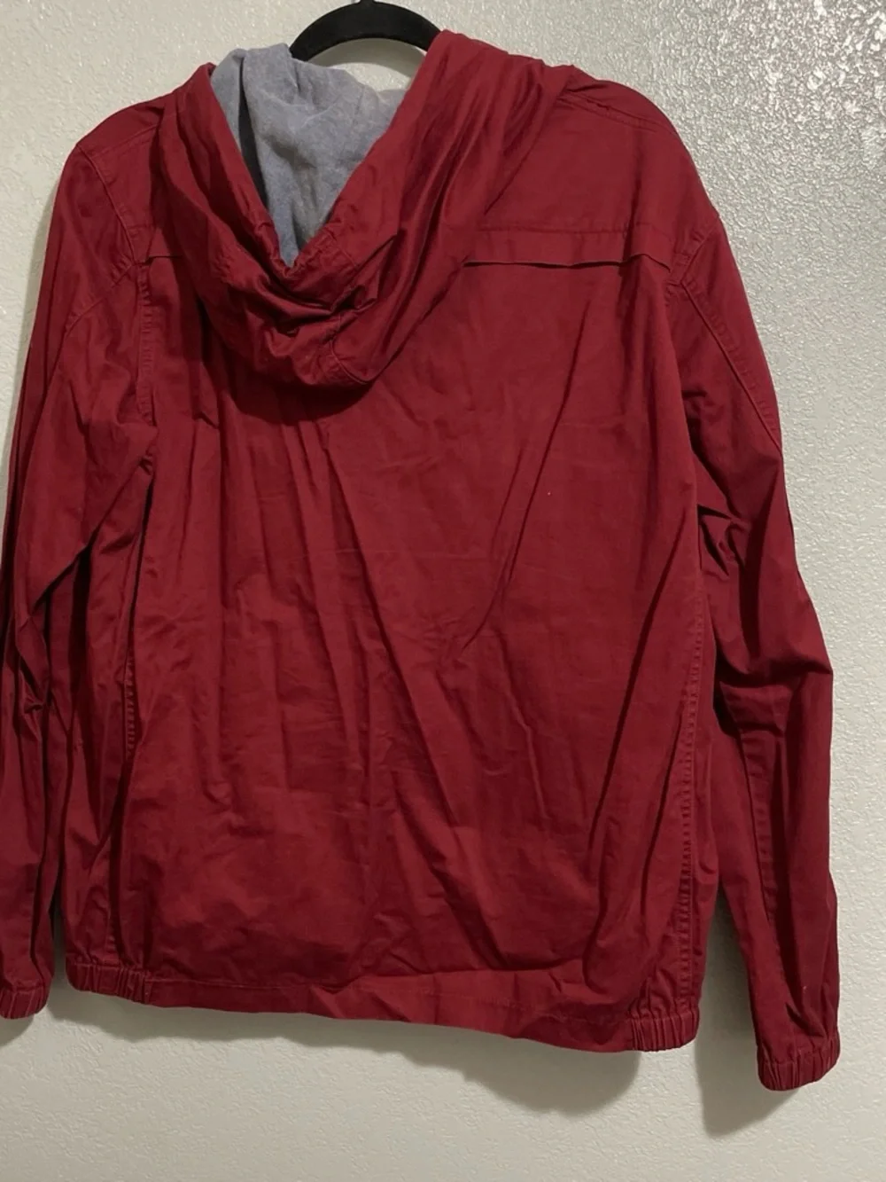 Nomad Men's Hooded Windbreaker in Burgundy